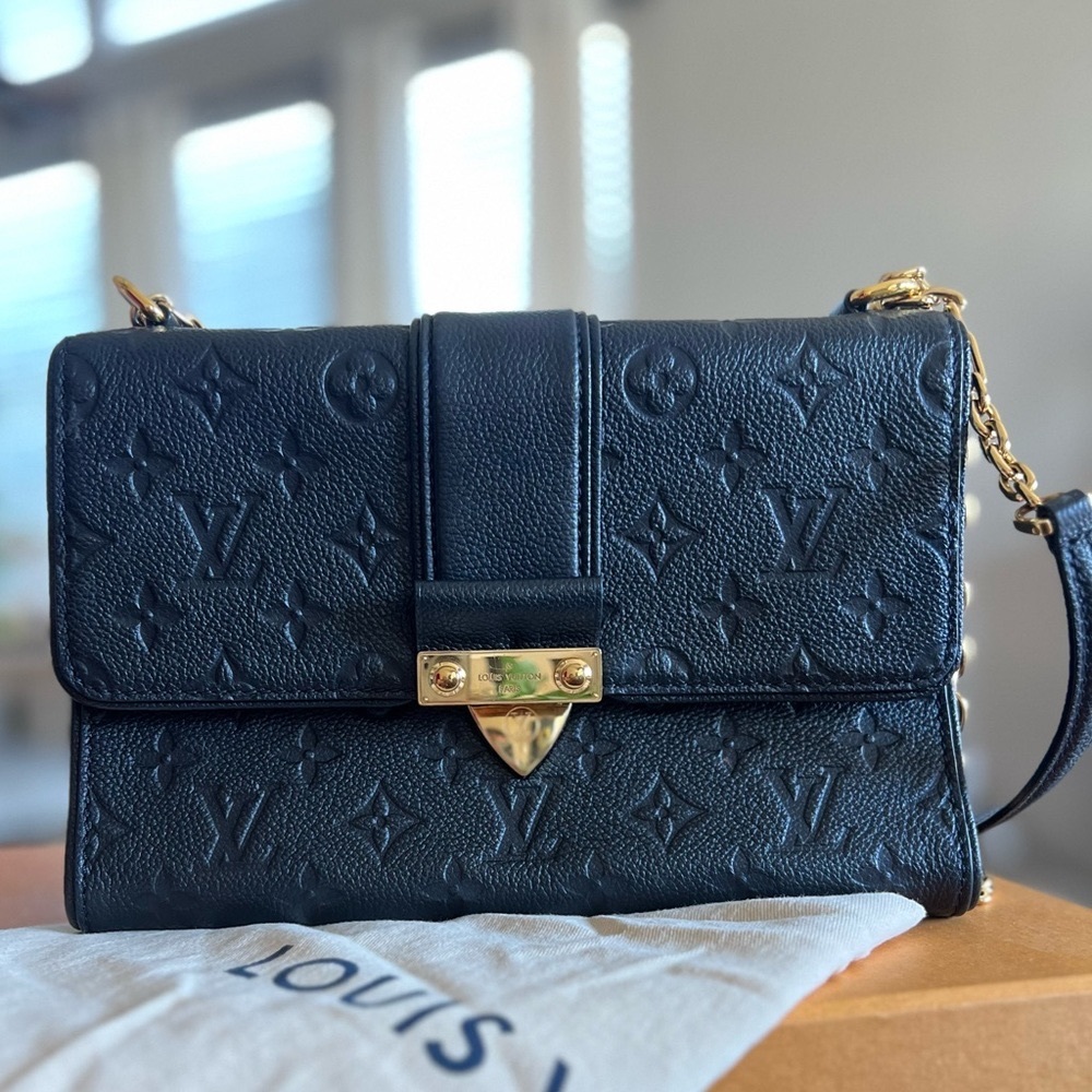 Louis Vuitton Chain Shoulder Bag Monogram
Amnlant Noir SAINT SULPICE PM